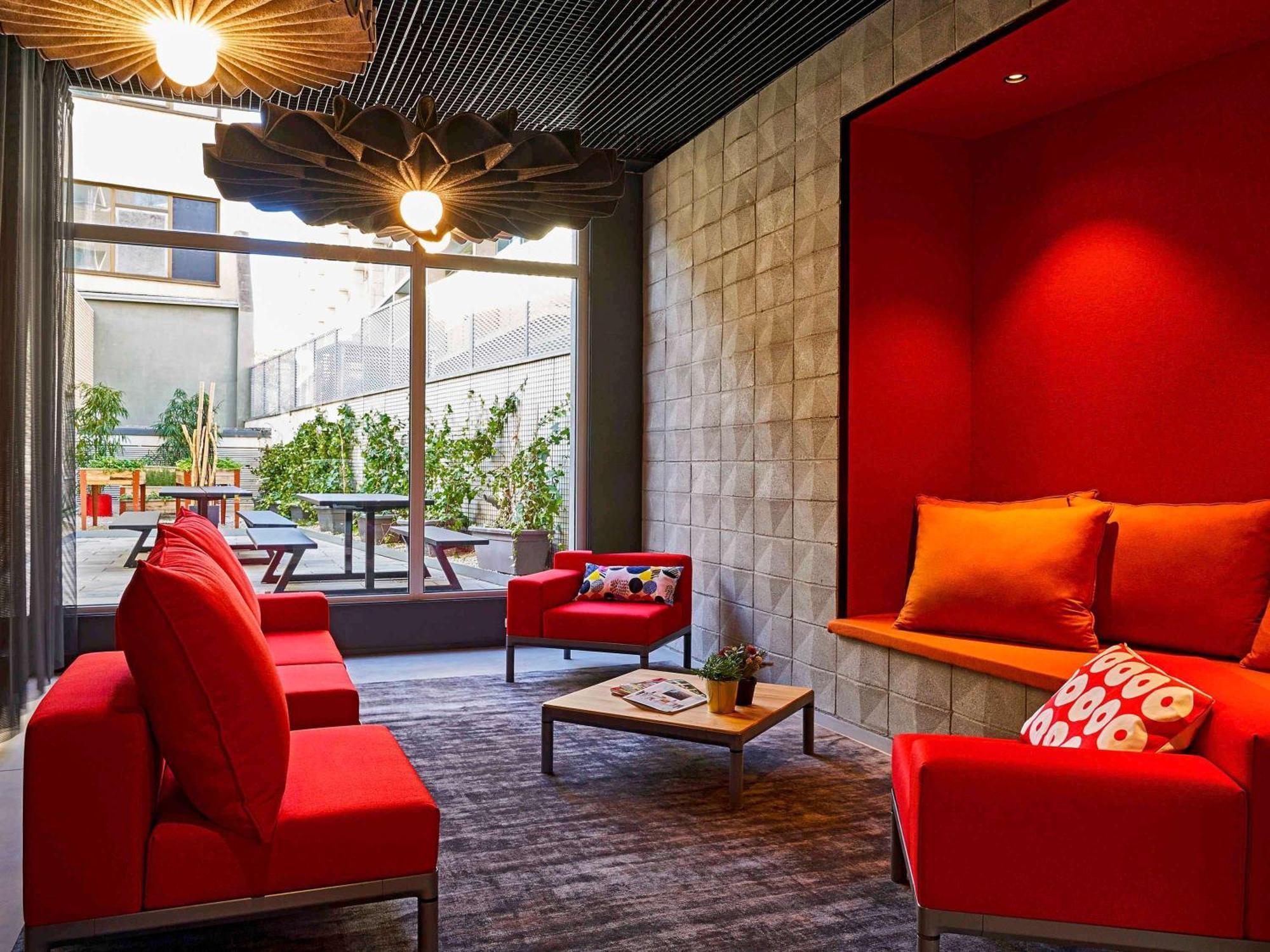 Ibis Plaza Glories 22@ Hotell 2*